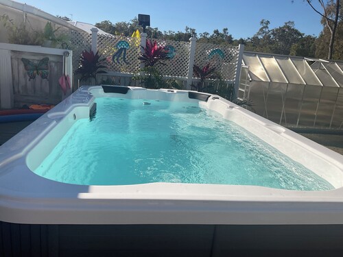 2 BED BEACH HUT+ STUDIO+SWIMSPA,SAUNA,PATROLLED BEACH,TAVERN, SHOPS,RESTAURANTS.