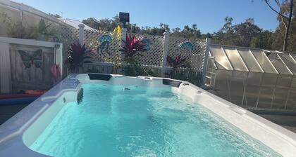 2 BED BEACH HUT+ STUDIO+SWIMSPA,SAUNA,PATROLLED BEACH,TAVERN, SHOPS,RESTAURANTS.