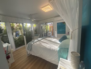 3 bedrooms, iron/ironing board, bed sheets