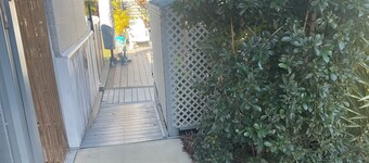 2 BED BEACH HUT+ STUDIO+SWIMSPA,SAUNA,PATROLLED BEACH,TAVERN, SHOPS,RESTAURANTS.