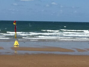 Beach - 2 BED BEACH HUT+ STUDIO+SWIMSPA,SAUNA,PATROLLED BEACH,TAVERN, SHOPS,RESTAURANTS. (Tannum Sands)