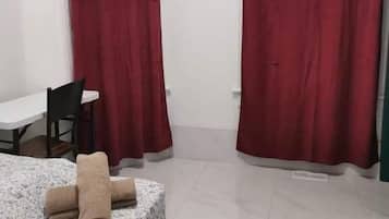 Double Room | Desk, WiFi (free)