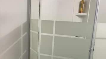 Double Room | Bathroom | Free toiletries, towels, toilet paper