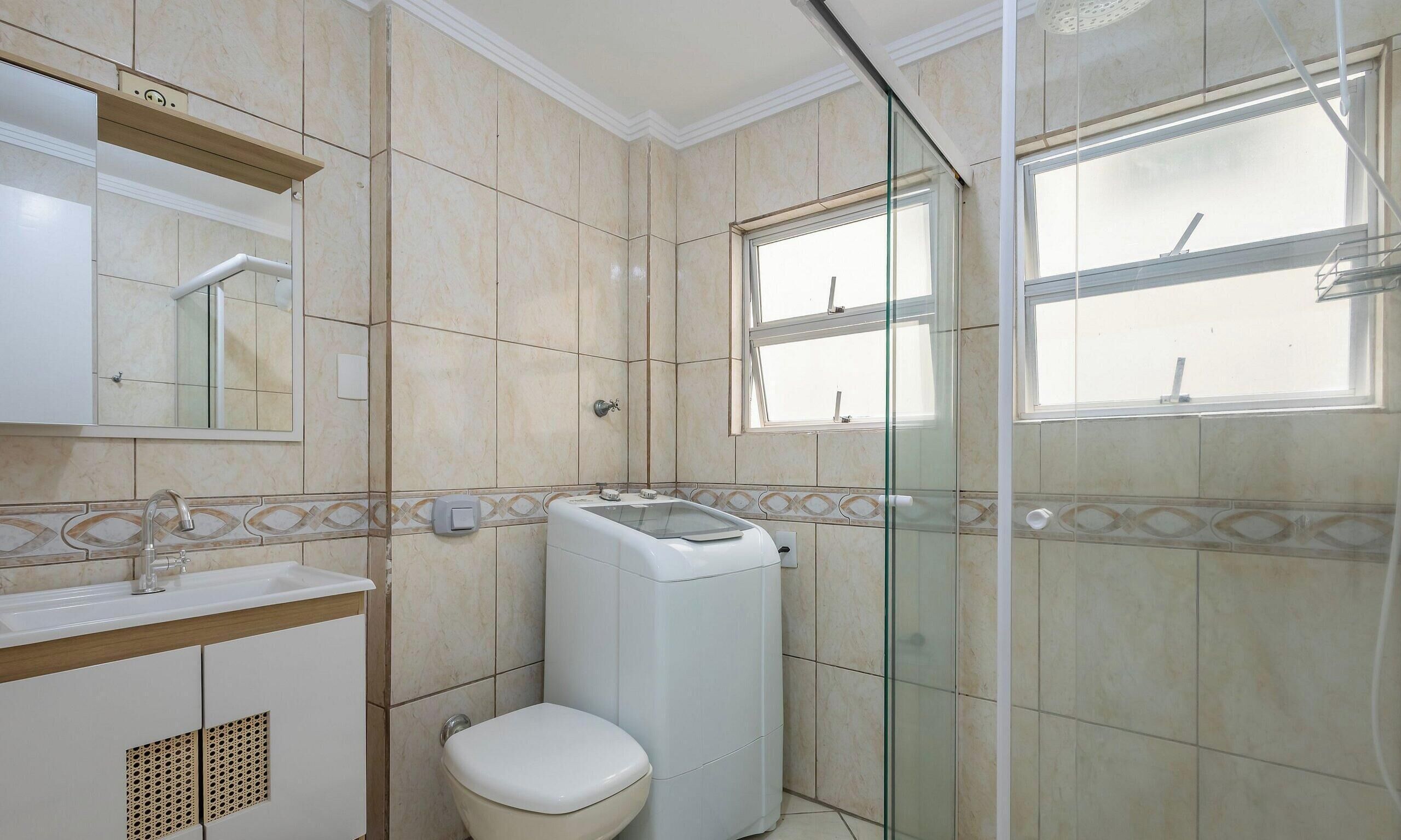 Eenvoudig appartement | Badkamer | Een douche