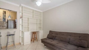 Apartemen Basic | Area keluarga | Smart TV 40-inci dengan saluran TV digital
