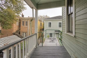 A wooden staircase leading to a green building with white railings. - 2 bed/1 bath, Walkable to Forsyth, Historic (Savannah)