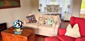 Bedroom - 5 Lush Rd, Inman Valley - Wattledene at Inman Valley – Eco-Cottage on the Heysen Trail with Breakfast Included (Inman Valley)