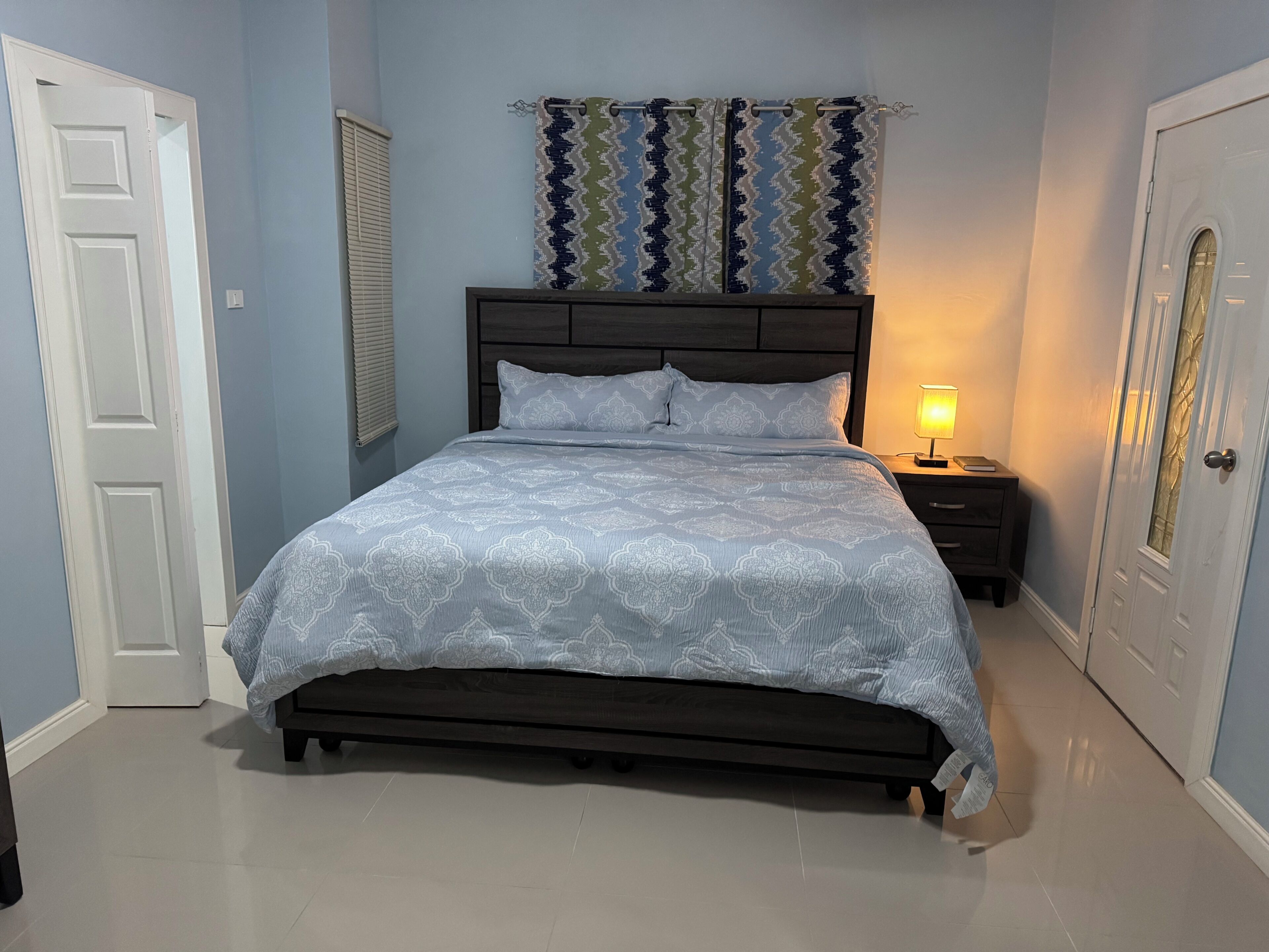 6 habitaciones, tabla de planchar con plancha y wifi gratis 