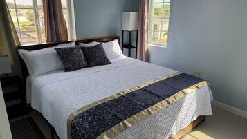 6 bedrooms, iron/ironing board, Internet, bed sheets