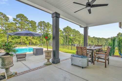 Luxury pro golf & equestrian retreat with pool and gym. Peaceful retreat 6BD/4BR