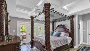 6 bedrooms, desk, iron/ironing board, WiFi (free)