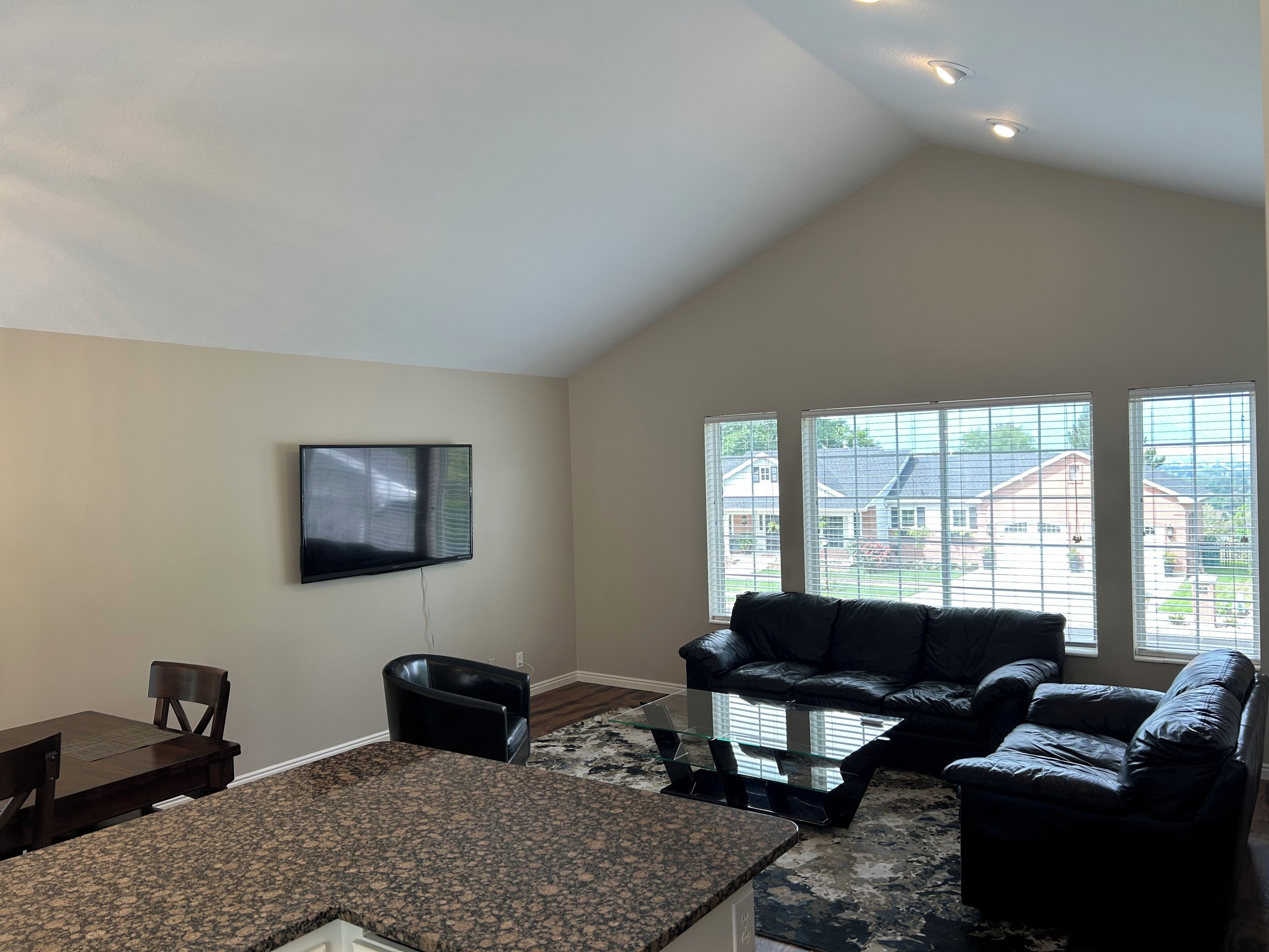 Smart TV, computer monitors
