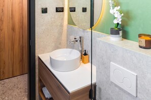 Vila Keluarga, 3 kamar tidur, balkon, tepi gunung (Vineyard Panorama Villa With Pool And) | Kamar mandi
