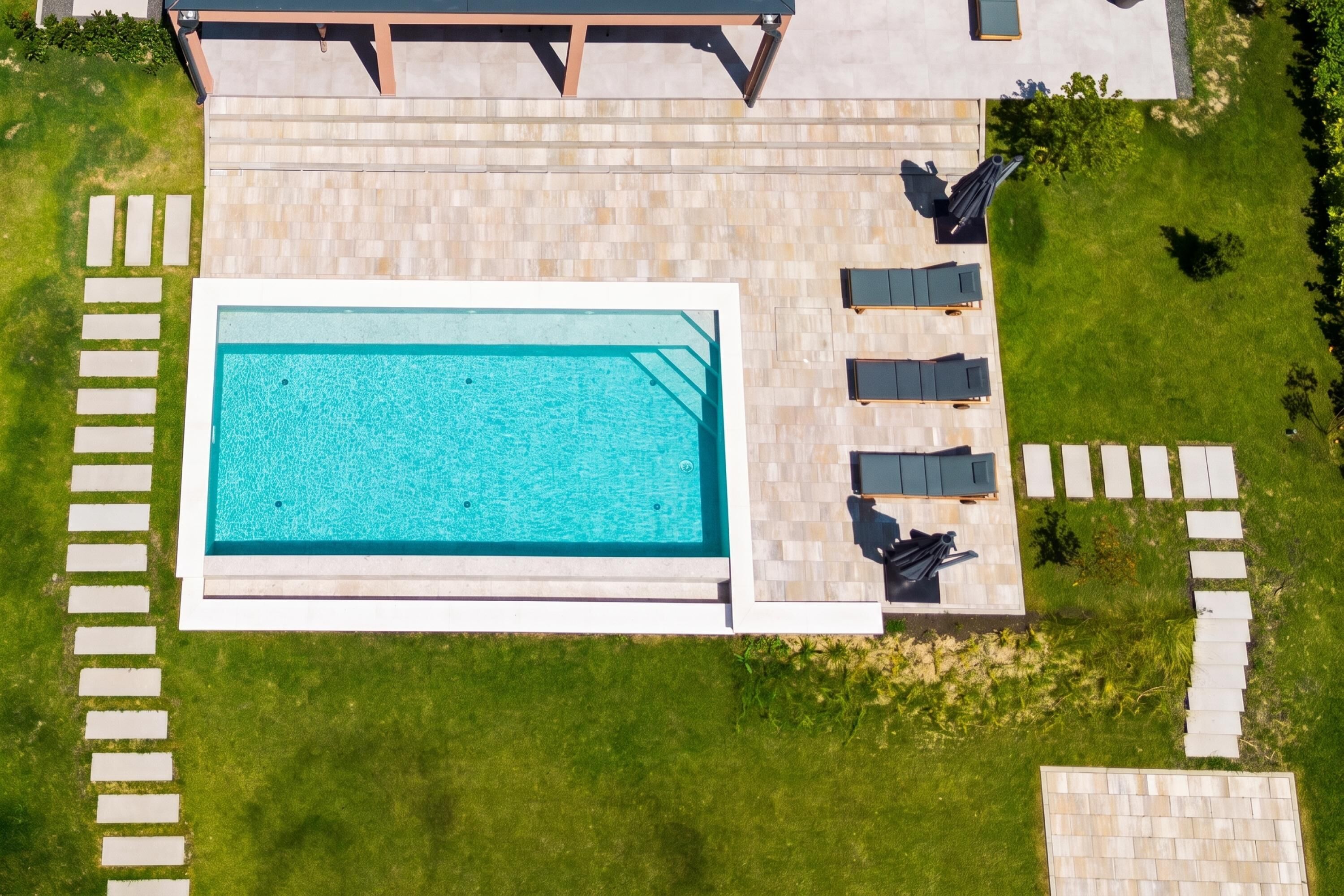 Perhehuvila, 3 makuuhuonetta, parveke, vuorten lähellä (Vineyard Panorama Villa With Pool And) | Uima-allas | Kauden mukainen ulkouima-allas