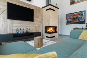 Biệt thự dành cho gia đình, 3 phòng ngủ, ban công, cạnh núi (Vineyard Panorama Villa With Pool And) | Khu phòng khách