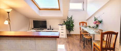 Honeymoon Apartment, 1 Bedroom, Air conditioning (Ema Studio on the Main Promenade) | Dining