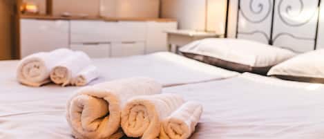Honeymoon Apartment, 1 Bedroom, Air conditioning (Ema Studio on the Main Promenade) | 1 bedroom