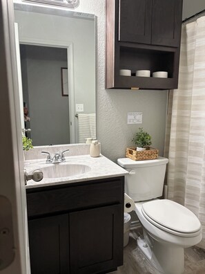 Towels, toilet paper - Spacious 3-bedroom & 2 Bath Retreat with Backyard (Copperas Cove)