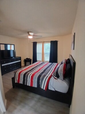 Room - Charming 3-bedroom house in peaceful San Antonio near military bases (San Antonio)