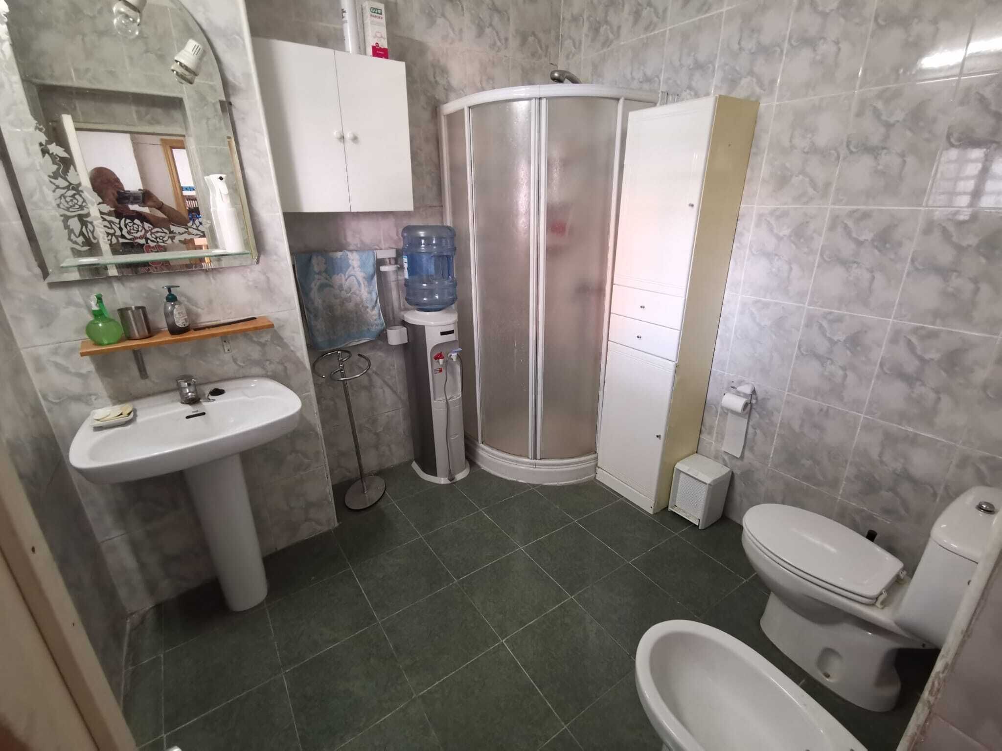 Dusche, Haartrockner, Bidet, Handtücher