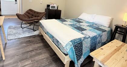 Sakura Valley Studio Suite #4 / Private Entrance in beautiful Annapolis Valley