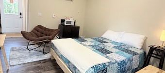 Sakura Valley Studio Suite #4 / Private Entrance in beautiful Annapolis Valley