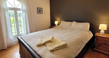 Lake House – A Tranquil Escape.
10 mins to central Bergerac