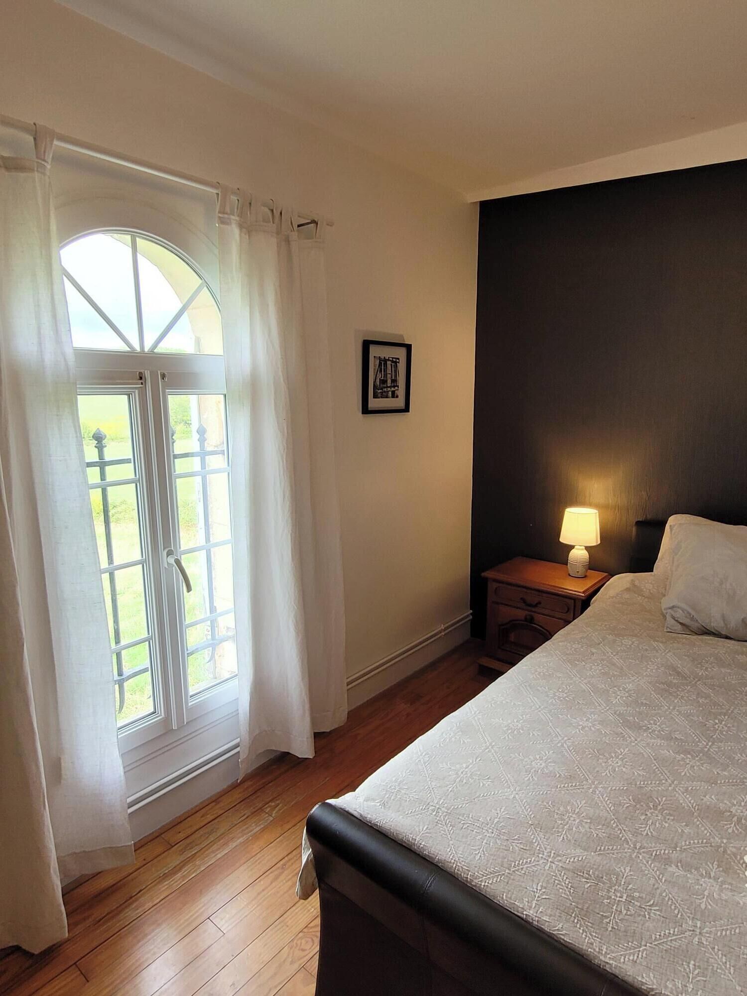 3 bedrooms, iron/ironing board, bed sheets