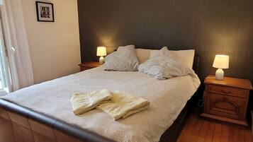 3 Schlafzimmer, Bügeleisen/Bügelbrett, Bettwäsche