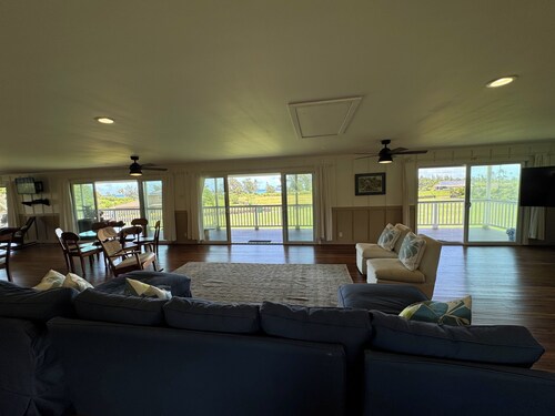 Tranquil 1-bedroom cottage across from the beach perfect for North Shore getaway