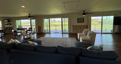 Tranquil 1-bedroom cottage across from the beach perfect for North Shore getaway