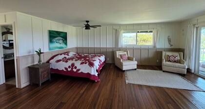 Tranquil 1-bedroom cottage across from the beach perfect for North Shore getaway