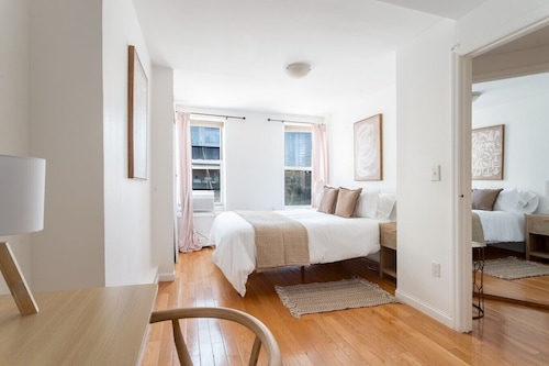 Uptown-East Comfort in Kips Bay | 2BR Sleeps 4