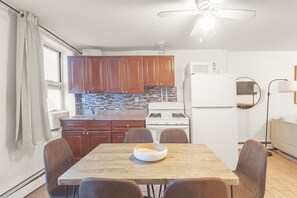 Private kitchen - Uptown-East Comfort in Kips Bay | 2BR Sleeps 4 (New York)