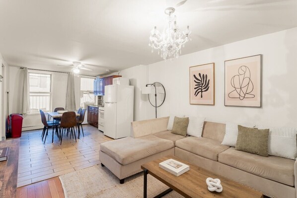 Living area - Uptown-East Comfort in Kips Bay | 2BR Sleeps 4 (New York)