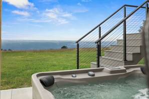 Bañera de hidromasaje al aire libre
