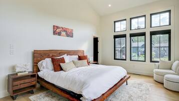 4 bedrooms, iron/ironing board, WiFi, bed sheets