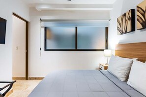 housing expands and with beautiful decor details - Chic Queen Suite w 4 Rooftop Pools near 5th Ave (Playa del Carmen)
