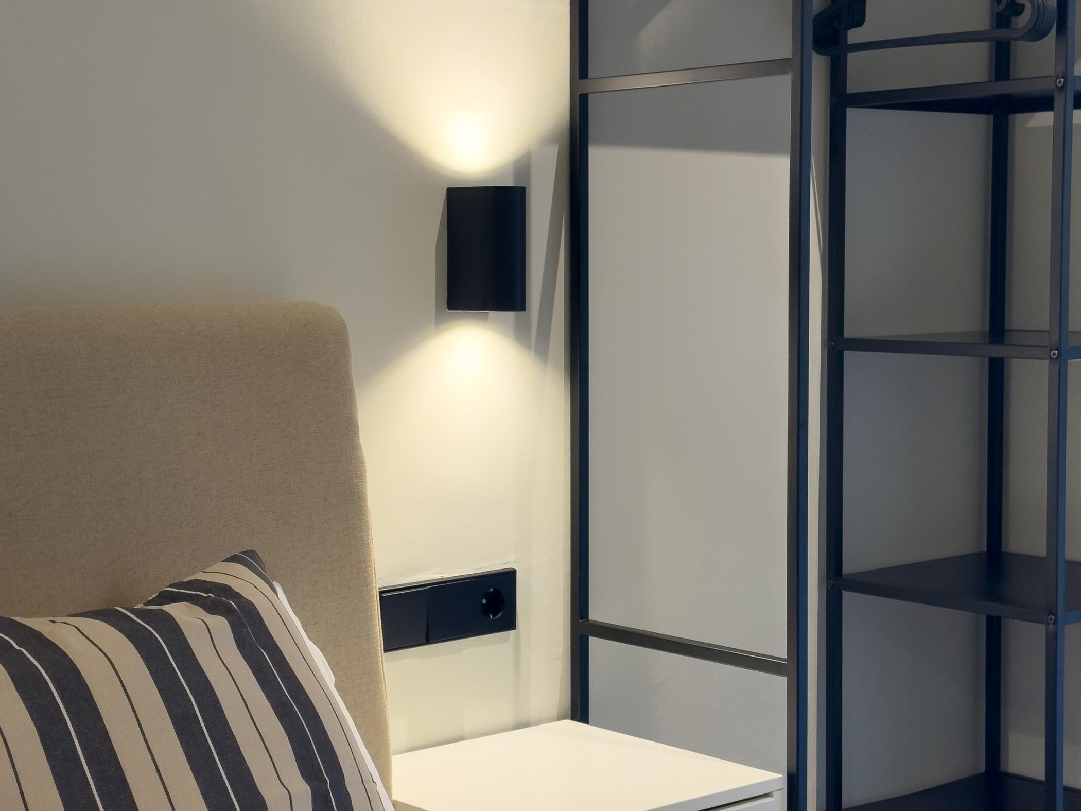 Iron/ironing board, Internet, bed sheets