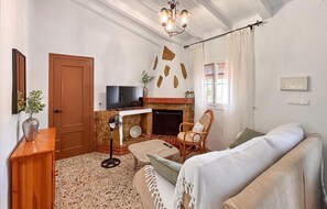 TV - Amazing home in Frigiliana (Frigiliana)