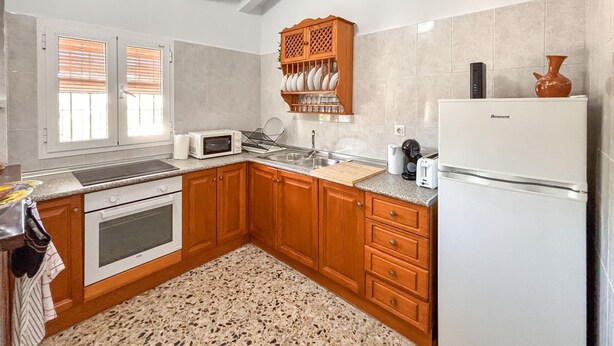 Coffee/tea maker, fridge, microwave, stovetop - Amazing home in Frigiliana (Frigiliana)