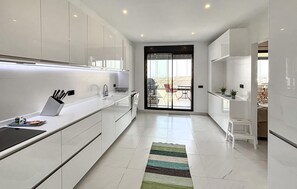 Fridge, microwave, stovetop, dishwasher - Amazing apartment in Estepona with swimming pool (Estepona)