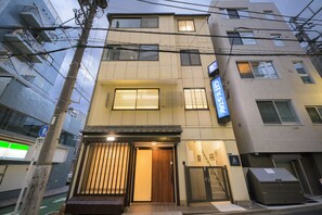 A multi-story building with a sign indicating 'CITY STAY'. - Shinjuku 6-chome City Stay 1F (Shinjuku)