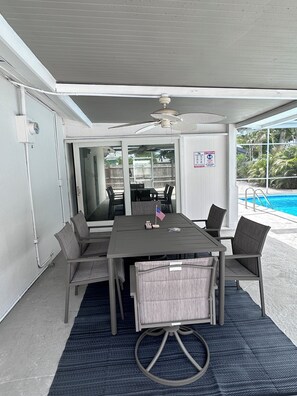Outdoor dining - Dream House with Heated Pool 8 Mins to Siesta Key! (Sarasota)