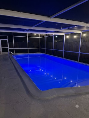 Piscina a l'aire lliure i piscina climatitzada 