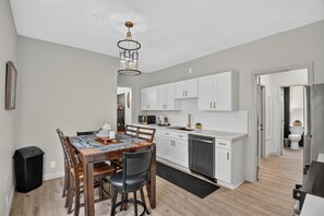 Unclassified image, 4 of 40, button - Beautiful 6-bedroom Cleveland charming house with AC and fenced in backyard (Cleveland)