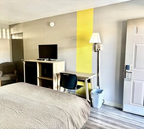 WiFi, bed sheets - Super 8 Downtown_1 King Bed (Albuquerque)
