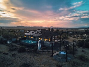 A modern house with a swimming pool, surrounded by a desert landscape. - Park-edge hot tub retreat · dogs welcome (Joshua Tree)