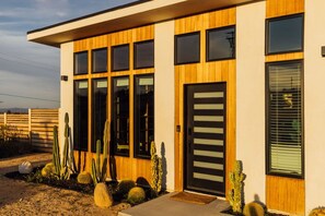 Exterior detail - Casa Mariposa| 5 Minutes to Park Entrance| Hot Tub (Joshua Tree)