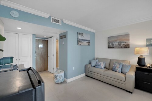 Lovely Beachfront Condo w/Balcony overlooking the Atlantic Ocean